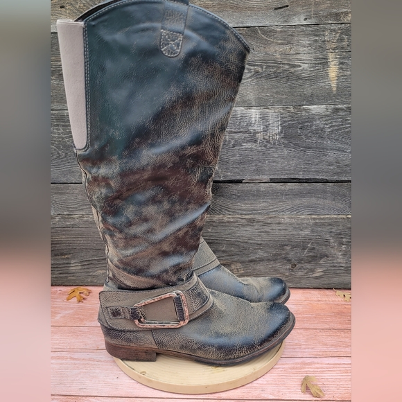 Levity Bonita Boots - Picture 1 of 9